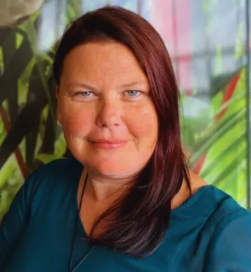 As a clinician-researcher, Jade is committed to health equity. Her doctoral work at the University of Auckland investigated treatment inequities in thyrotoxicosis for Māori, laying the foundation for her continuing research into ethnic inequities in endocrine health.  E kore e mimiti te puna o te aroha o tōku whānau whānui. Whether in the clinic, classroom, or meeting room, she carries the aspirations of her people and strives to uplift Māori voices in all spaces.